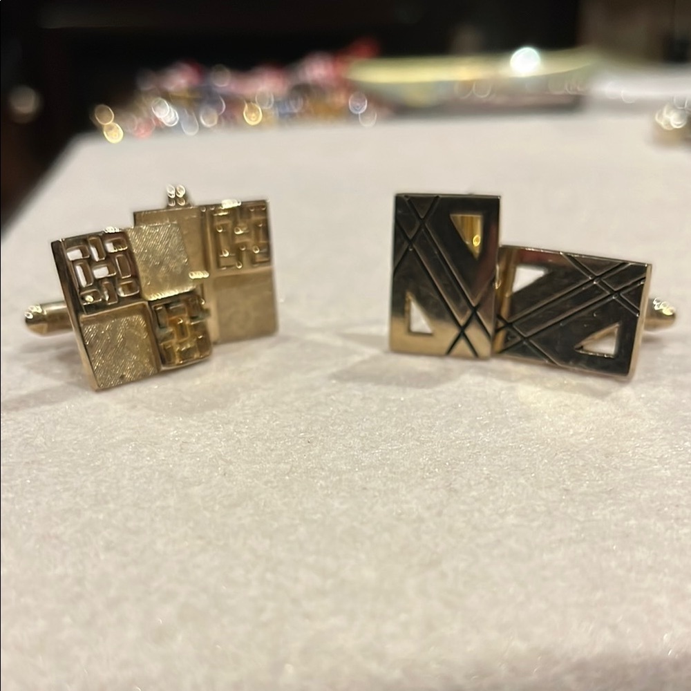 Bundle of two pairs of vintage cuff links